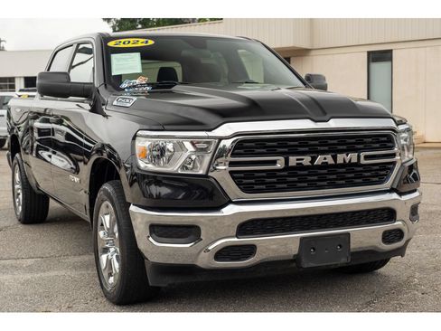 Used 2024 RAM 1500 Big Horn AWD/4WD image 33