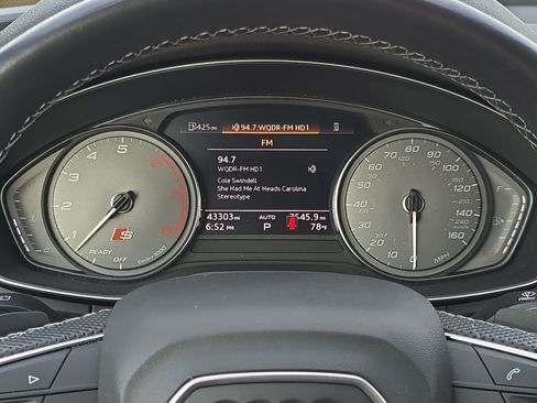 Used 2022 Audi SQ5 Premium image 19