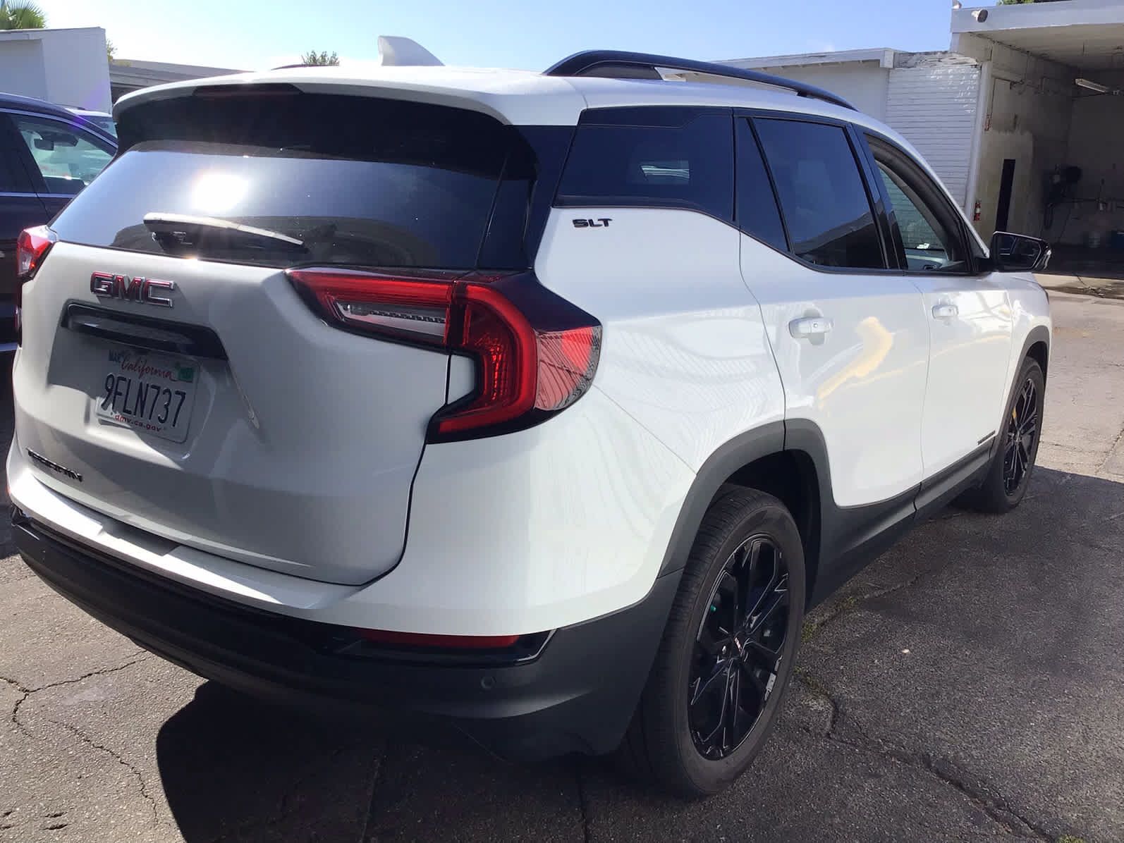 Used 2022 GMC Terrain SLT w/ Infotainment Package II FWD image 4