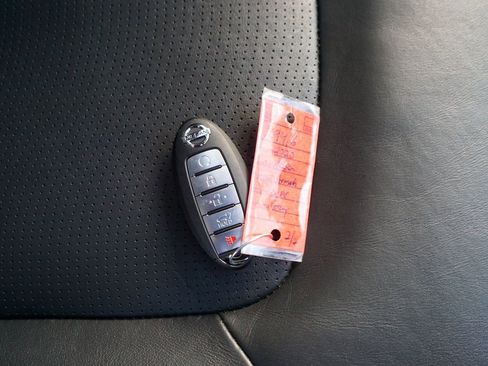 Used 2020 Nissan Armada SL w/ Premium Package image 38