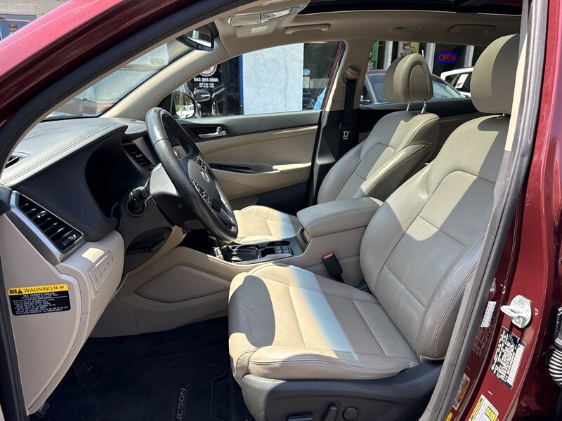 Used 2016 Hyundai Tucson Limited w/ Option Group 03 FWD image 10