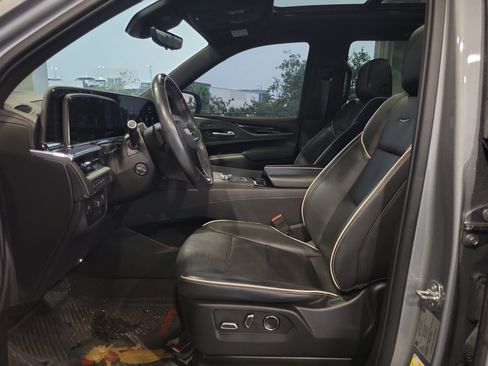 Used 2024 Cadillac Escalade Sport AWD/4WD image 18