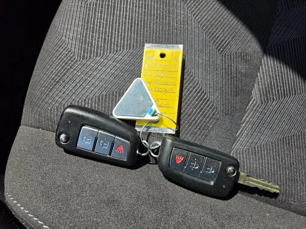 Used 2015 Nissan Rogue S FWD image 40