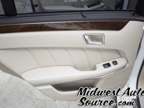 Used 2016 Mercedes-Benz E 400 4MATIC Sedan image 24
