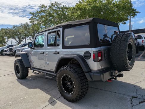 Used 2020 Jeep Wrangler Unlimited Rubicon w/ Dual Top Group AWD/4WD image 6