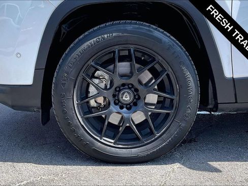 Used 2019 Jeep Cherokee Limited w/ Technology Group AWD/4WD image 32