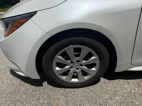 Used 2025 Toyota Corolla LE FWD image 4