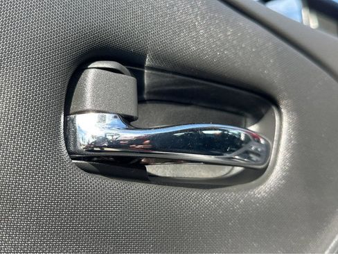 Used 2024 Nissan Frontier SV w/ SV Convenience Package image 31