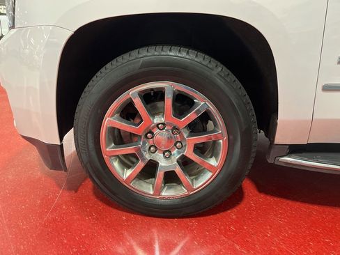 Used 2019 GMC Yukon XL Denali AWD/4WD image 9