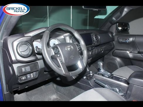 Used 2022 Toyota Tacoma TRD Off-Road AWD/4WD image 25