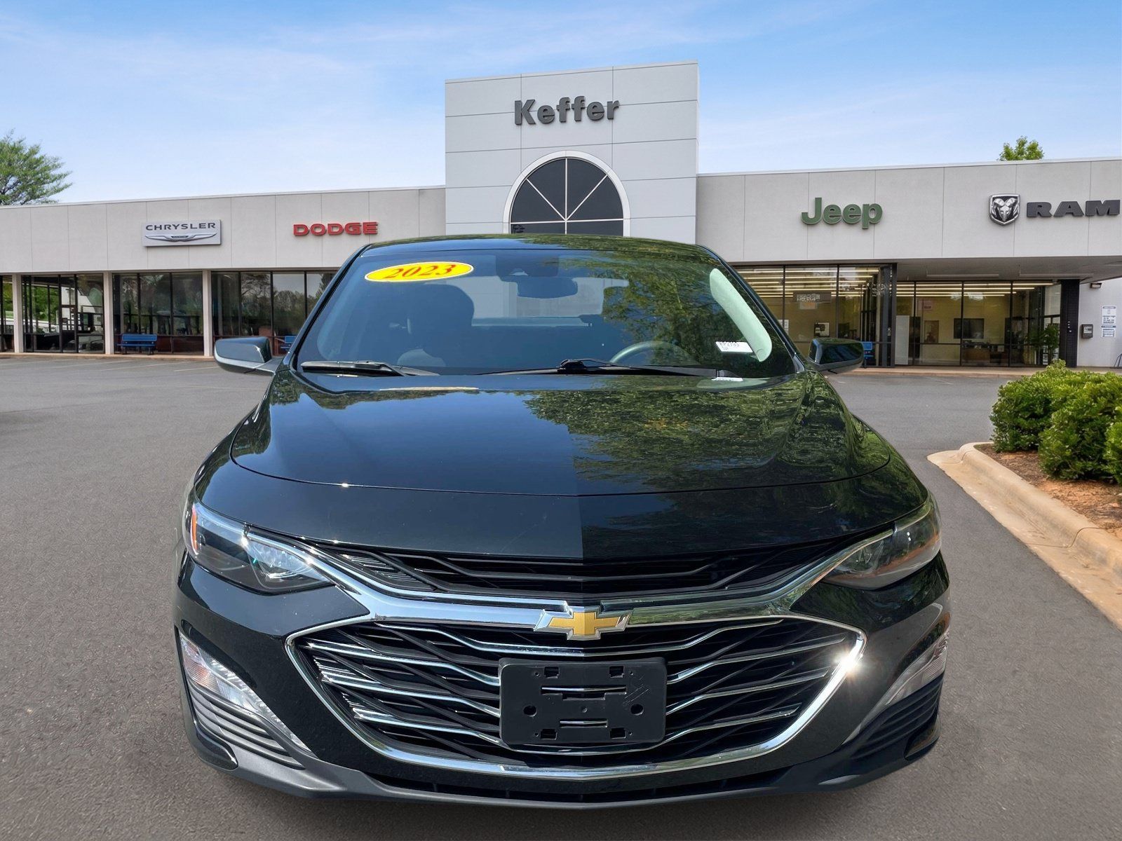 Used 2023 Chevrolet Malibu LT FWD image 2