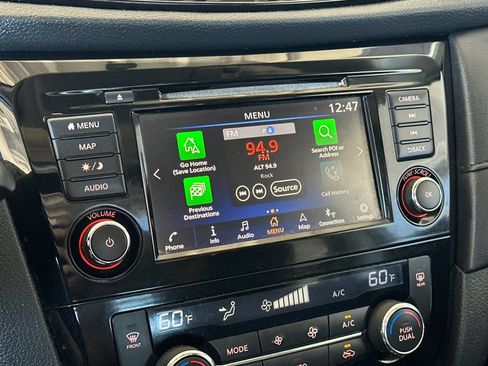 Used 2018 Nissan Rogue SV w/ Premium Package FWD image 17