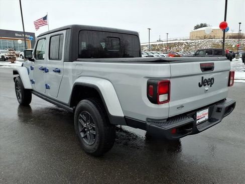 Used 2024 Jeep Gladiator Sport image 6