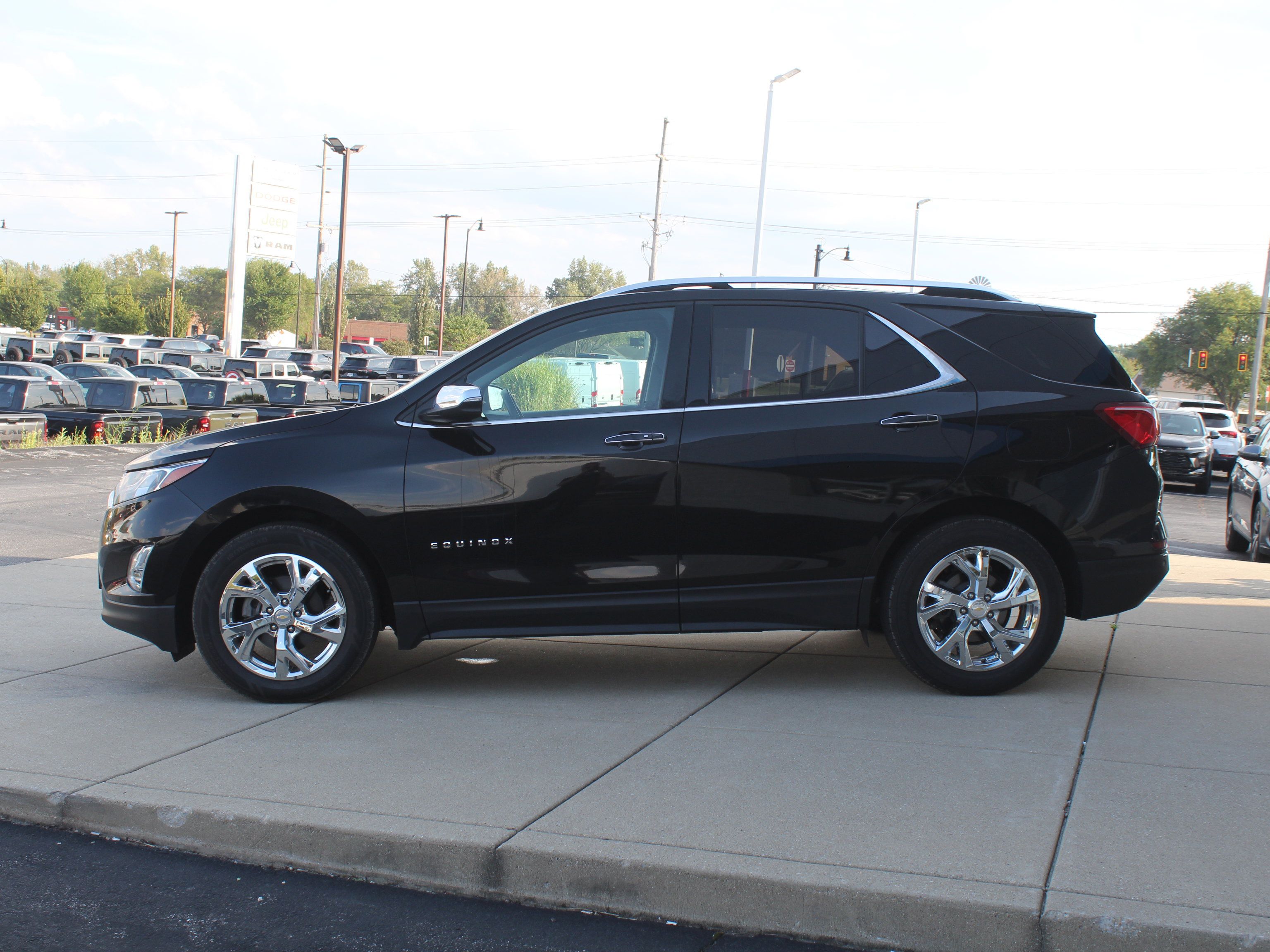 Used 2021 Chevrolet Equinox Premier FWD image 10