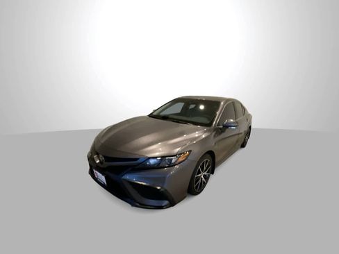 Certified 2022 Toyota Camry SE image 4