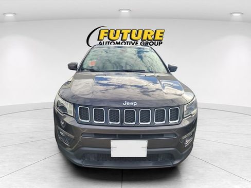 Used 2021 Jeep Compass Latitude FWD image 2