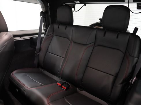 Used 2025 Jeep Wrangler Rubicon image 5