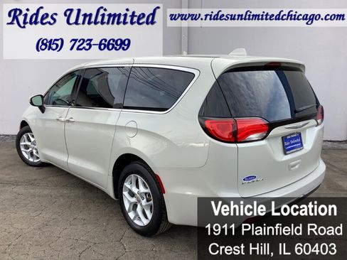 Used 2017 Chrysler Pacifica Touring Plus w/ Tire & Wheel Group image 4