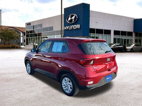 Certified 2024 Hyundai Venue SE image 3