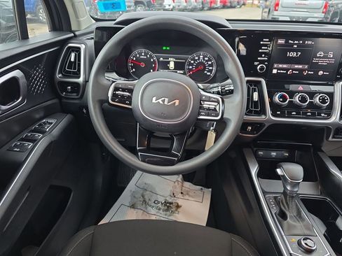 Used 2023 Kia Sorento LX image 14
