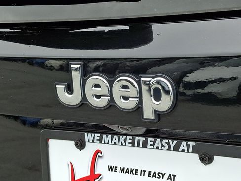 Used 2023 Jeep Renegade Latitude AWD/4WD image 29