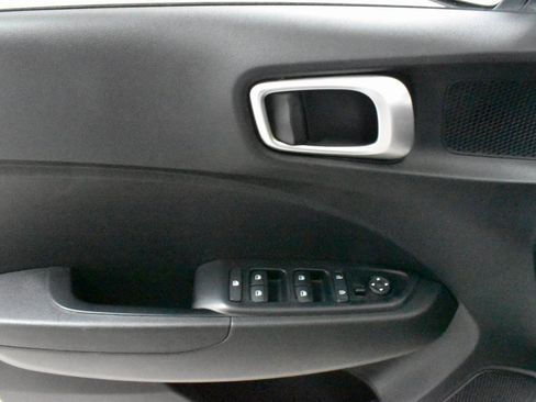 Used 2024 Hyundai Venue SEL image 19