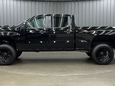 Used 2025 Chevrolet Silverado 1500 LT Trail Boss w/ Convenience Package II AWD/4WD image 2