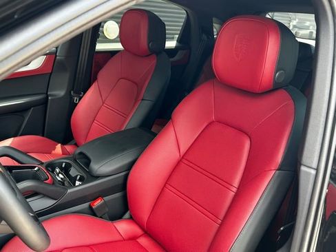 Certified 2026 Porsche Cayenne image 5