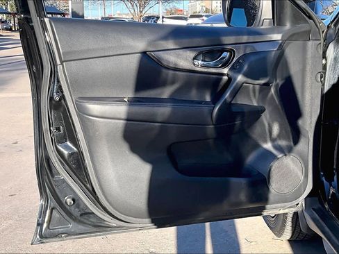 Used 2017 Nissan Rogue S image 19