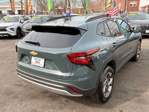 Used 2025 Chevrolet Trax LT image 5