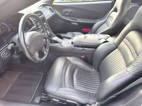 Used 2004 Chevrolet Corvette Coupe w/ Preferred Equipment Group RWD image 18