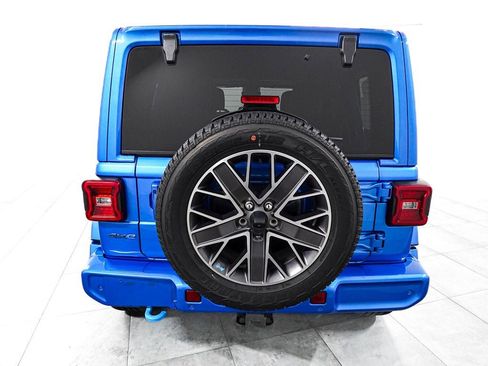 Used 2023 Jeep Wrangler Unlimited Sahara AWD/4WD image 6
