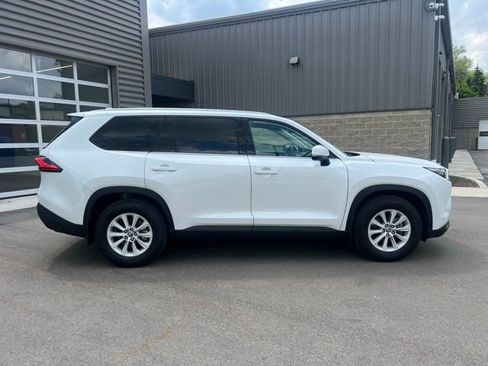 Used 2024 Toyota Grand Highlander AWD image 4