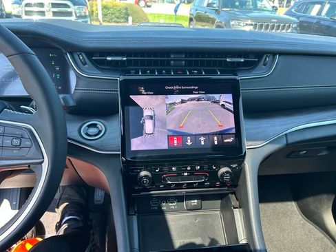 New 2024 Jeep Grand Cherokee Limited 4xe w/ Luxury Tech Group II image 17