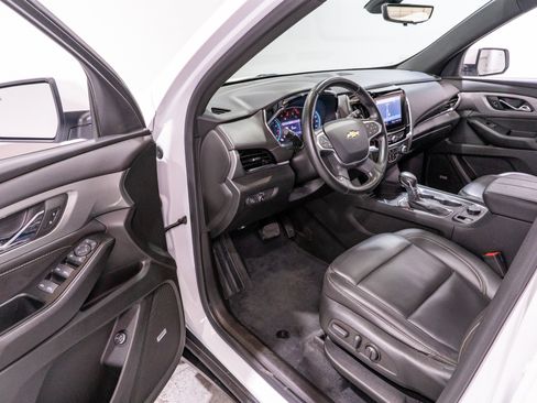 Used 2023 Chevrolet Traverse LT w/ LT Premium Package AWD/4WD image 12