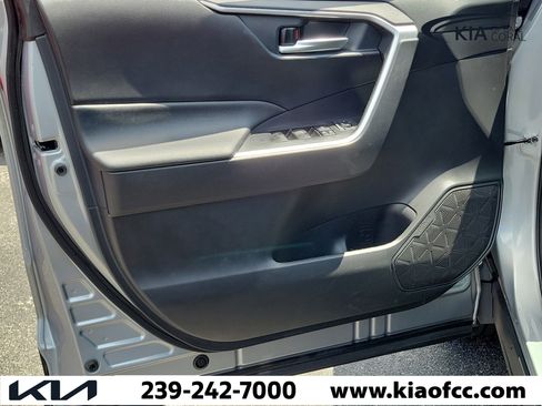Used 2021 Toyota RAV4 XLE w/ Convenience Package FWD image 27