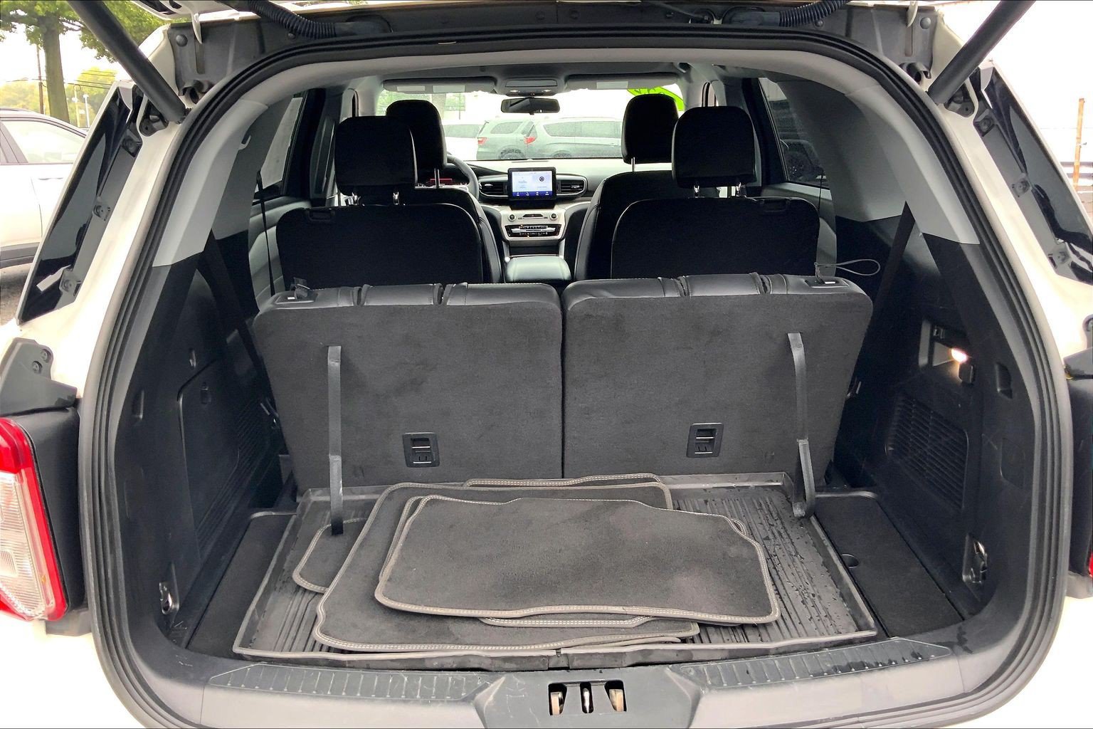 Used 2022 Ford Explorer XLT w/ Equipment Group 202A AWD/4WD image 29