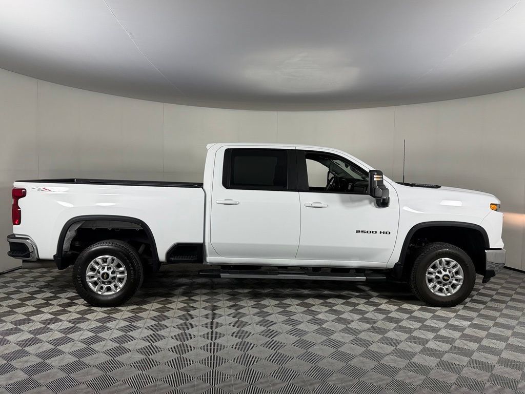 Used 2025 Chevrolet Silverado 2500 LT w/ Convenience Package AWD/4WD image 5