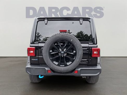 Used 2024 Jeep Wrangler Unlimited Sahara AWD/4WD image 5