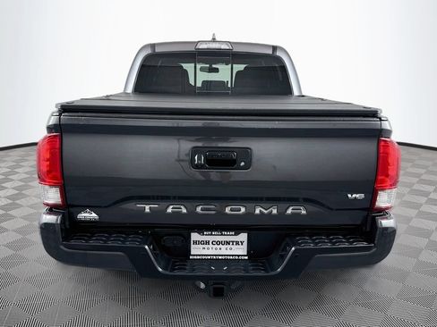 Used 2017 Toyota Tacoma TRD Off-Road w/ Premium & Technology Package AWD/4WD image 6