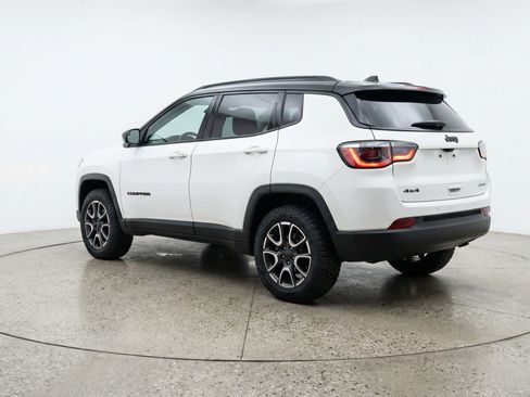 Used 2025 Jeep Compass Trailhawk image 6