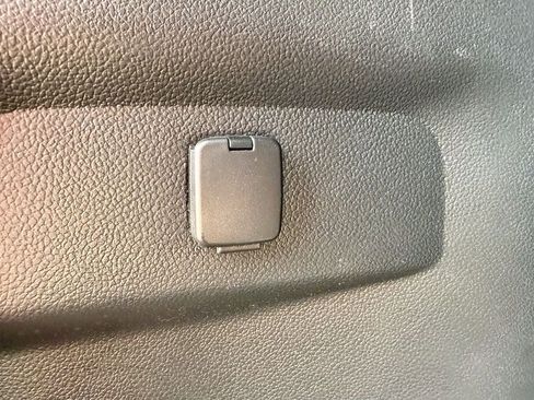 Used 2016 Ford Explorer XLT w/ Equipment Group 202A AWD/4WD image 18