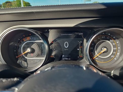 Used 2021 Jeep Gladiator Overland w/ LED Lighting Group AWD/4WD image 33