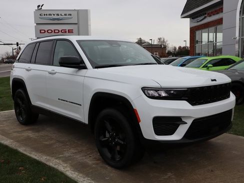 New 2025 Jeep Grand Cherokee Altitude image 3