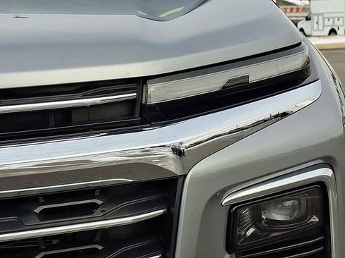 Used 2025 Chevrolet Traverse LT image 9