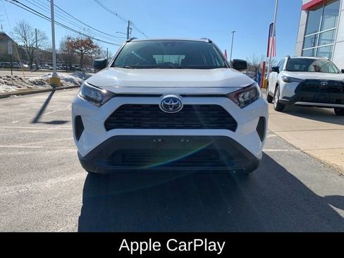 Used 2021 Toyota RAV4 LE image 9