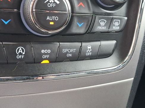Used 2019 Jeep Grand Cherokee Laredo AWD/4WD image 26