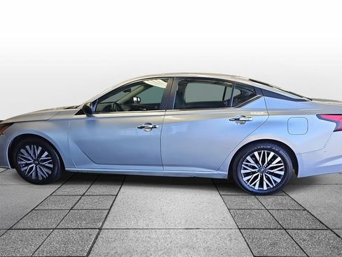 Used 2024 Nissan Altima 2.5 SV image 8