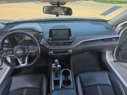 Used 2023 Nissan Altima 2.5 SR FWD image 14