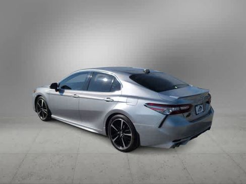 Used 2018 Toyota Camry XSE image 6